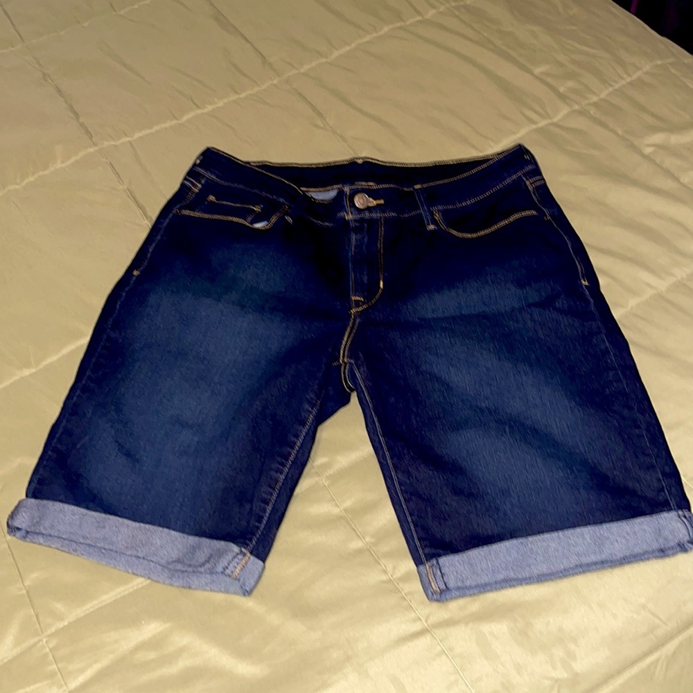 Levi women’s shorts with five pocket style